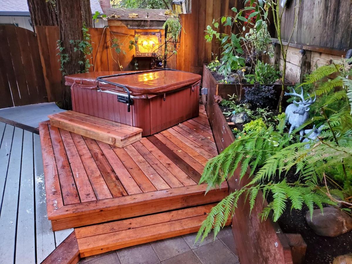 Guerneville Cottage! Redwoods! Hot Tub! Fire Table! Fast Wifi!! Serenity Defined! Exterior photo